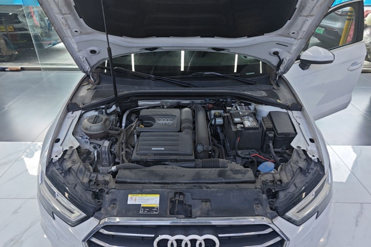 Audi A3 2018 car image #20