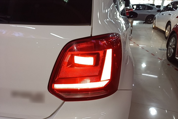 Volkswagen Polo 2016 car image #8