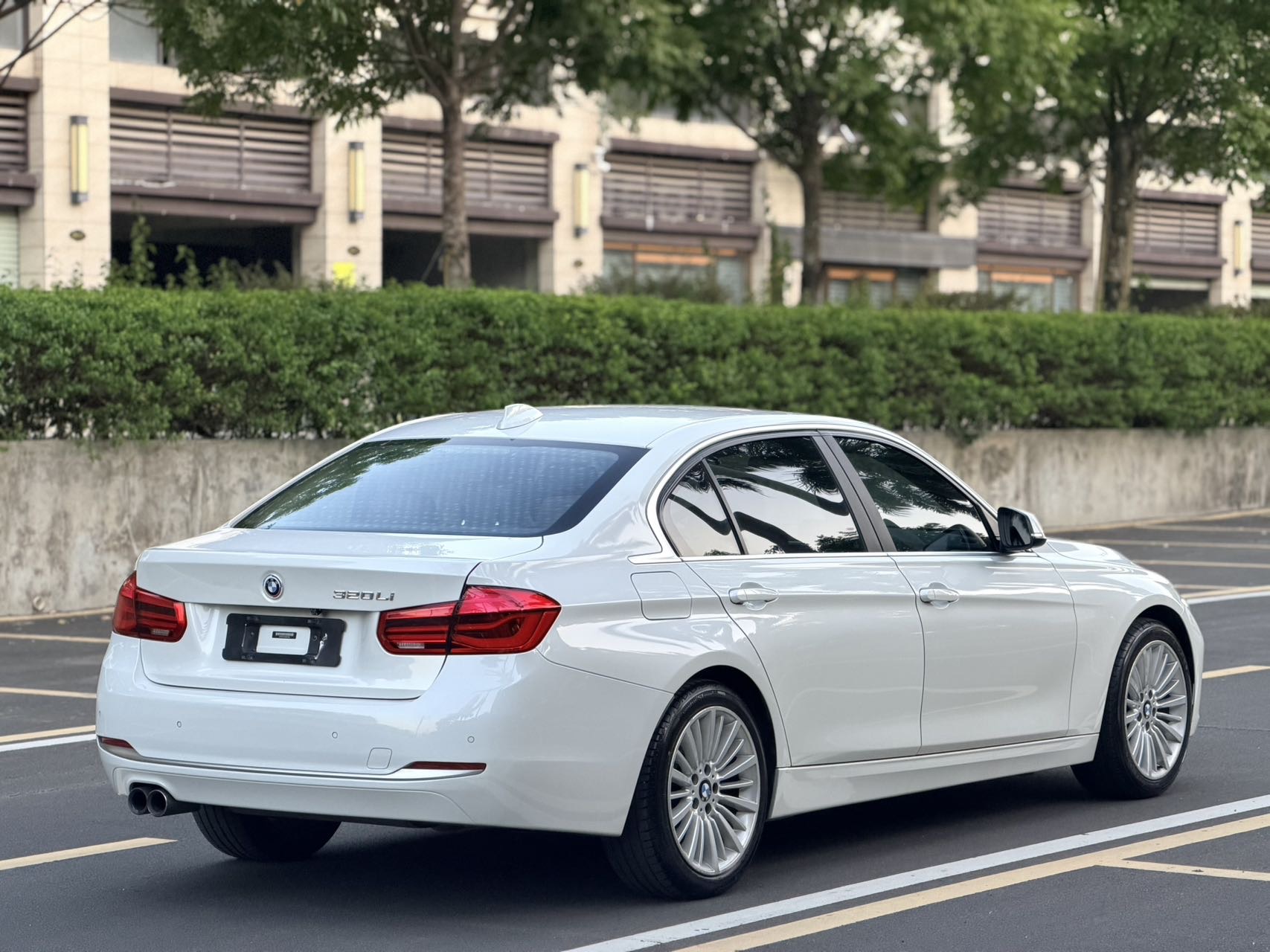 BMW 3 Series 2018 изображение автомобиля #4
