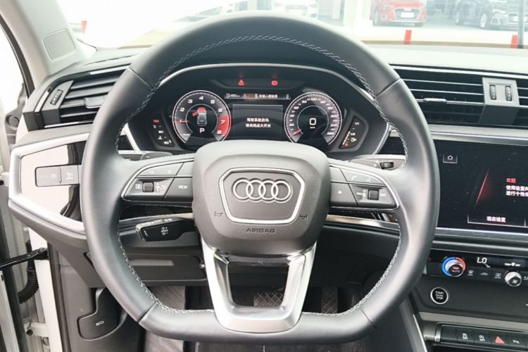Audi Q3 2023 immagine di auto #11