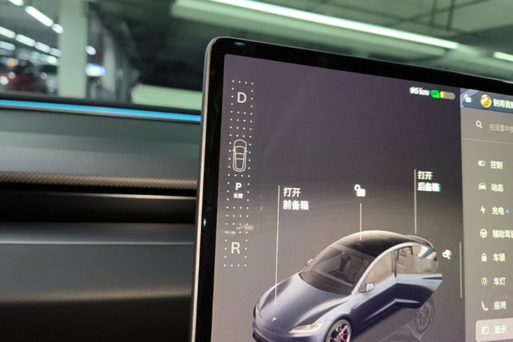 Tesla Model 3 2024 car image #18