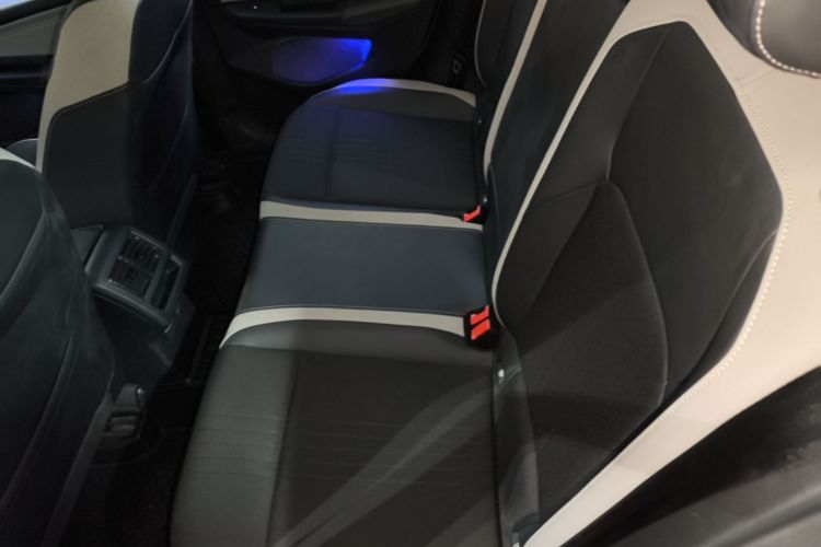 Volkswagen Golf 2022 car image #17