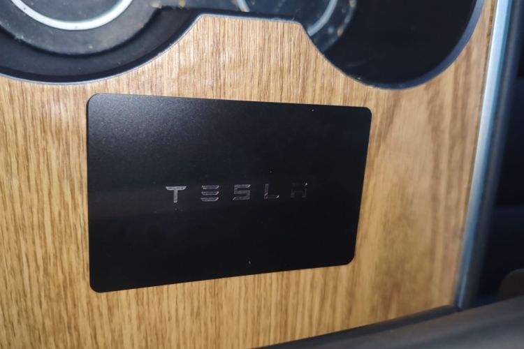 Tesla Model Y 2023 car image #14