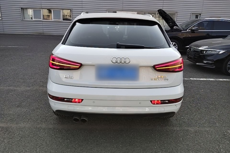 Audi Q3 2017 car image #6