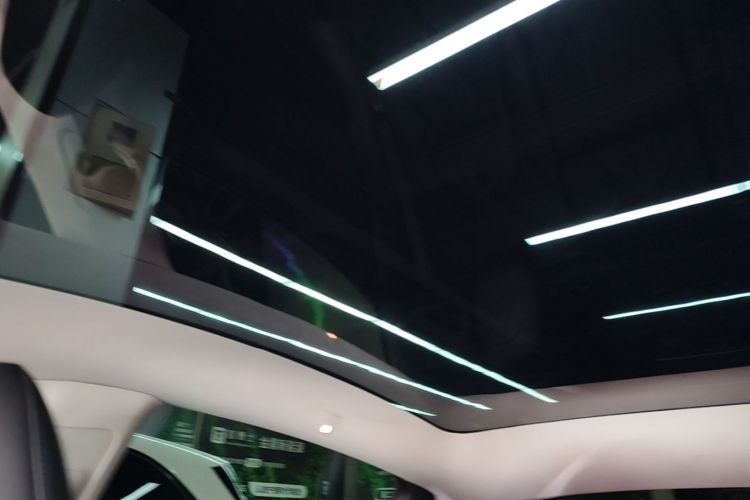 Tesla Model Y 2024 #18 Tesla Model Y 2024 immagine di auto #18