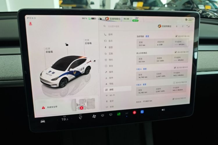 Tesla Model Y 2024 car image #12