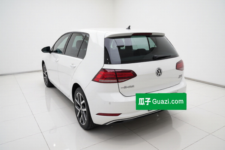 Volkswagen Golf 2020 car image #5