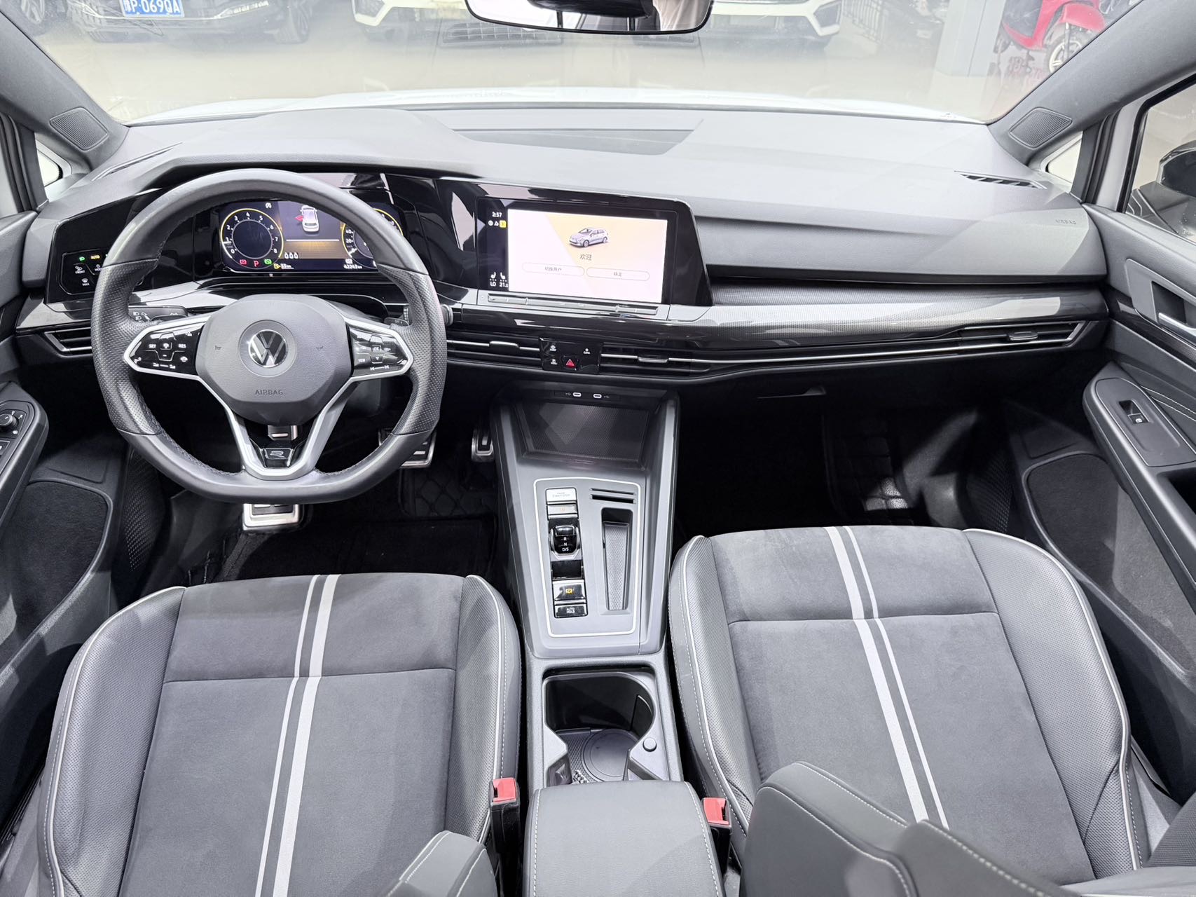 Volkswagen Golf 2022 car image #9