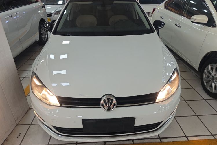 Volkswagen Golf 2017 car image #3