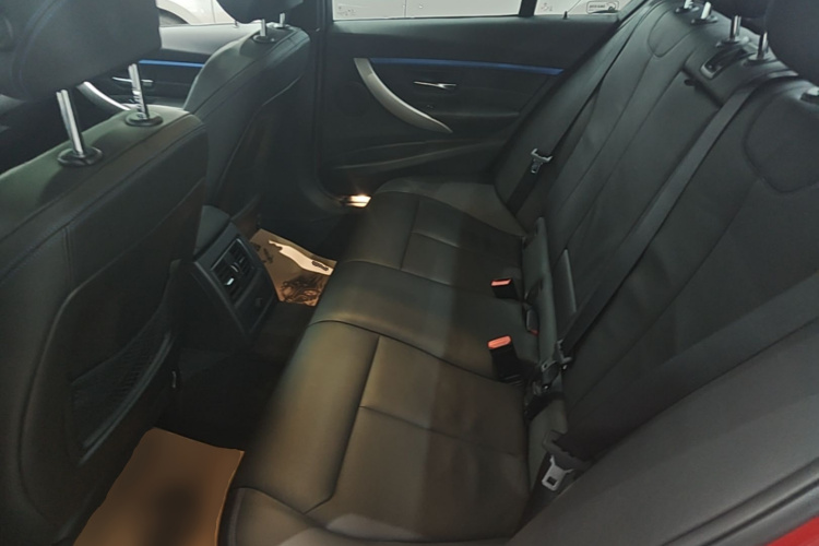 BMW 3 Series 2018 car image #17
