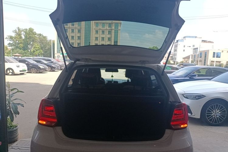 Volkswagen Polo 2018 car image #19