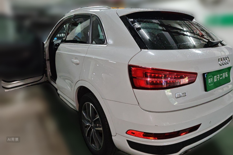 Audi Q3 2018 car image #5