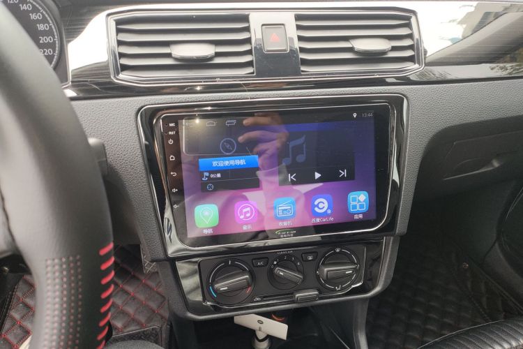 Volkswagen Santana 2019 صورة سيارة #13