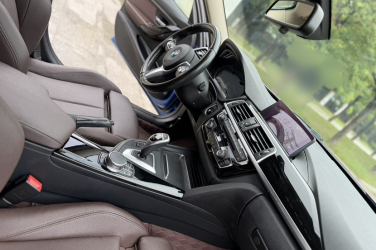 BMW 3 Series 2019 #11 BMW 3 Series 2019 car image #11