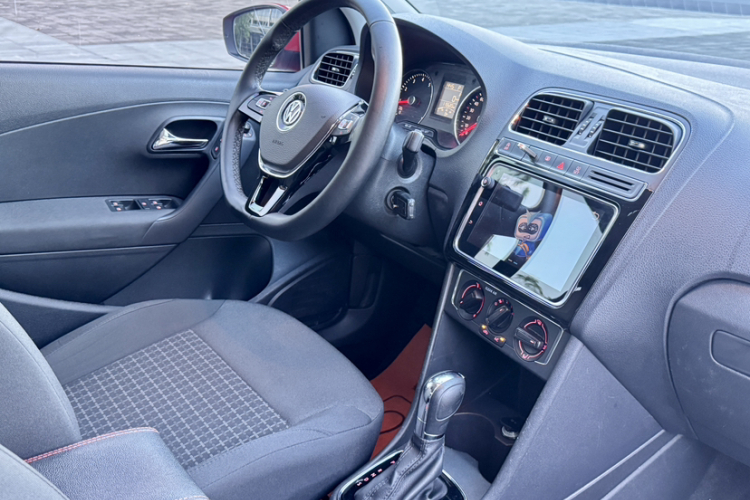 Volkswagen Polo 2018 car image #23
