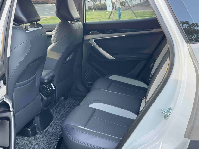 GEELY Boyue L 2025 car image #7