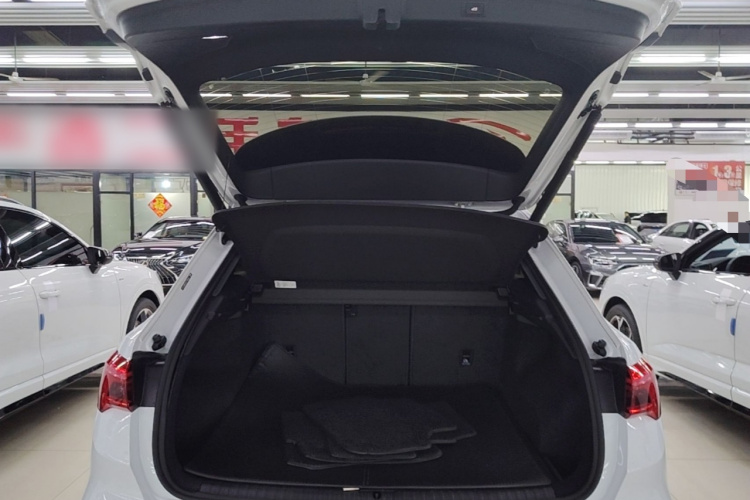 Audi Q3 2023 car image #21