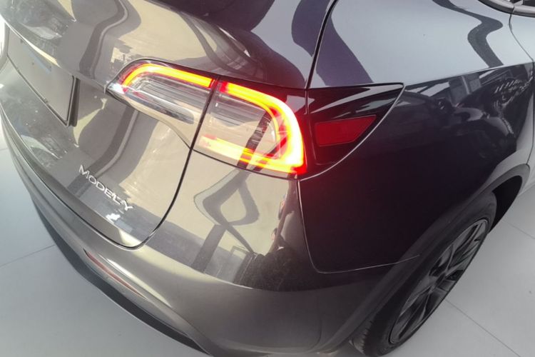 Tesla Model Y 2024 #8 Tesla Model Y 2024 immagine di auto #8