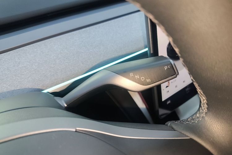 Tesla Model Y 2024 car image #14