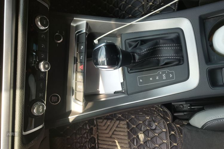 Audi Q3 2021 car image #16