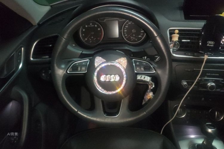 Audi Q3 2019 car image #12