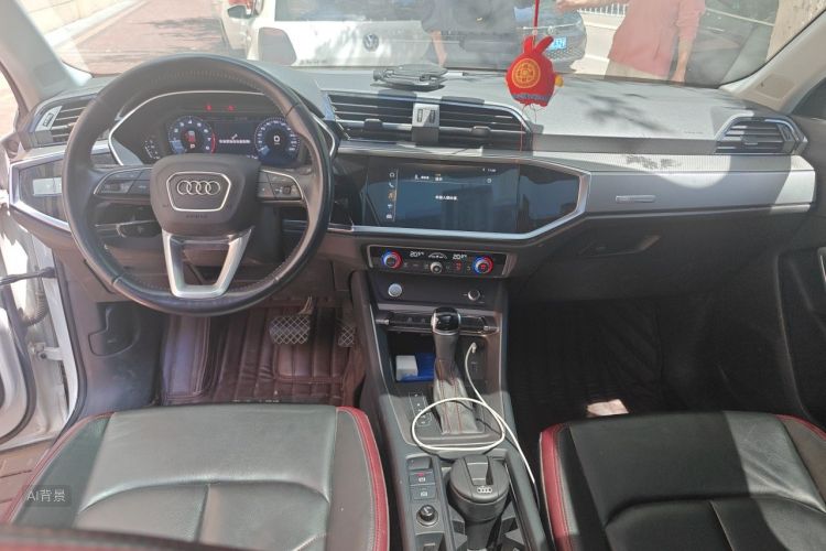 Audi Q3 2020 car image #11