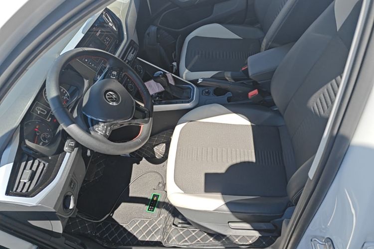Volkswagen Polo 2022 car image #20