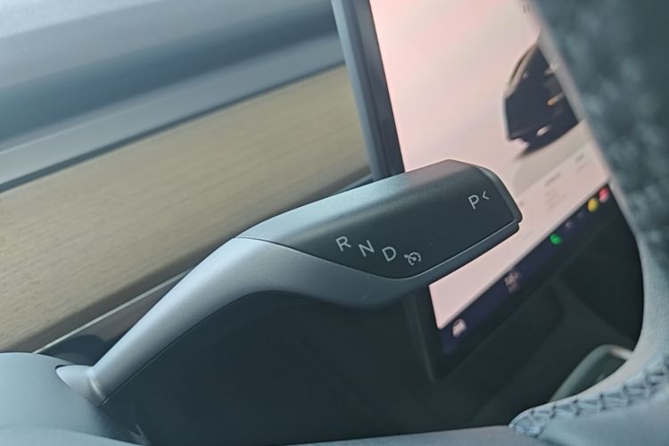 Tesla Model Y 2022 car image #14