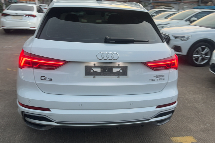 Audi Q3 2022 car image #6