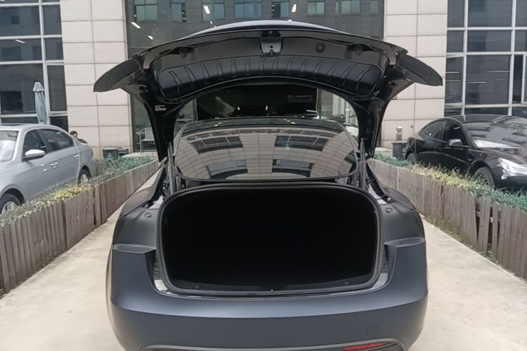 Tesla Model 3 2023 car image #19