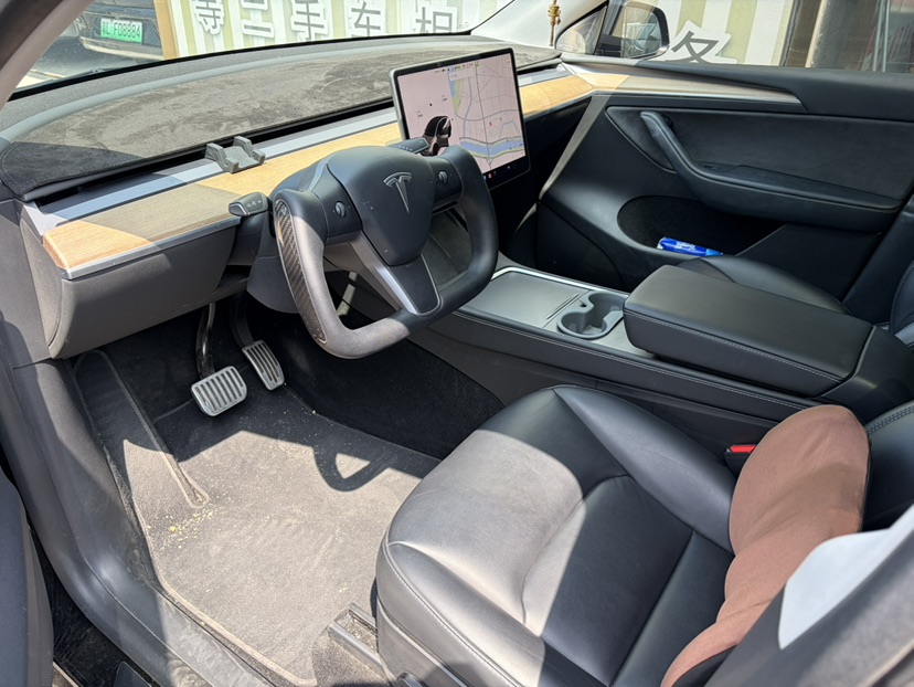 Tesla Model Y 2022 car image #2