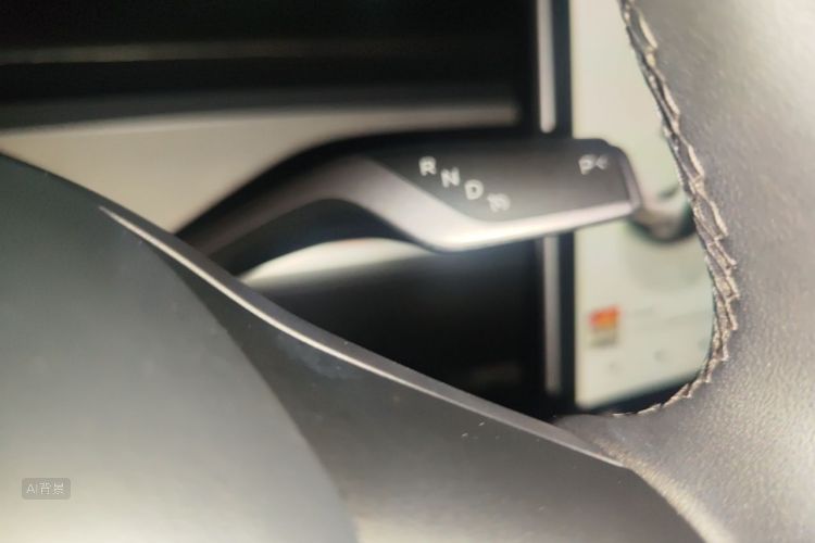 Tesla Model Y 2024 car image #16
