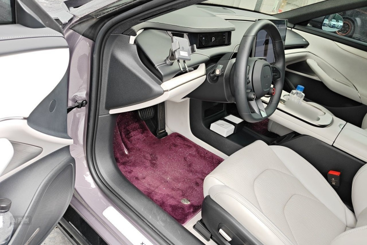 MI SU7 2024 immagine di auto #18