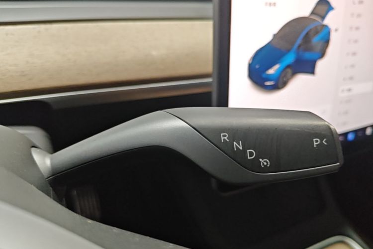 Tesla Model Y 2021 #14 Tesla Model Y 2021 car image #14