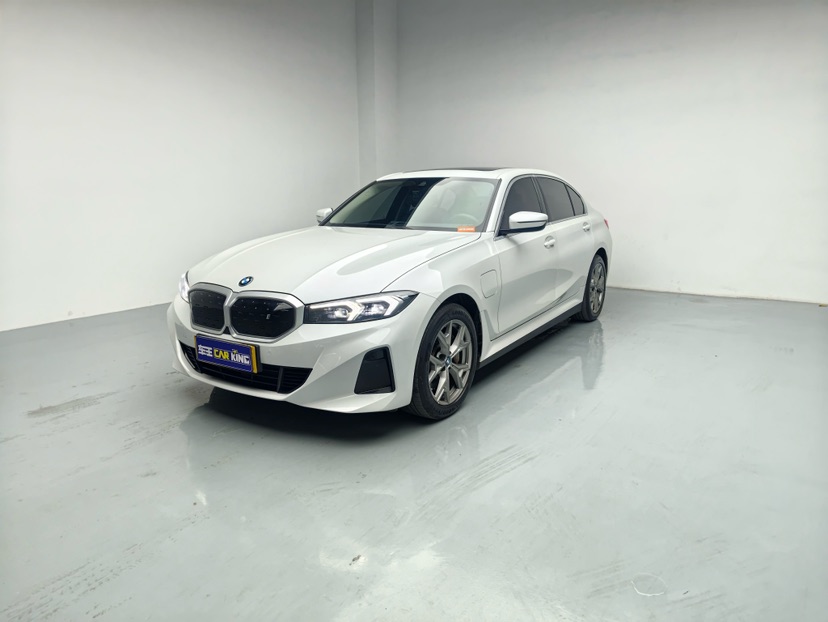 BMW i3 2023 immagine di auto 