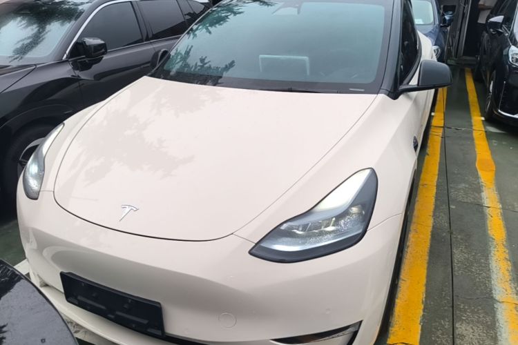 Tesla Model Y 2023 car image #3