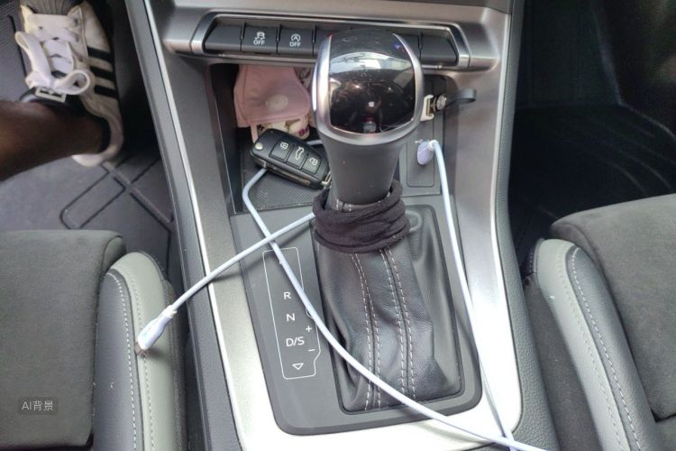 Audi Q3 2021 car image #16