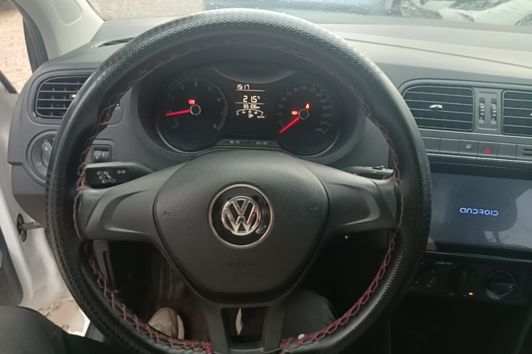 Volkswagen Polo 2018 car image #11
