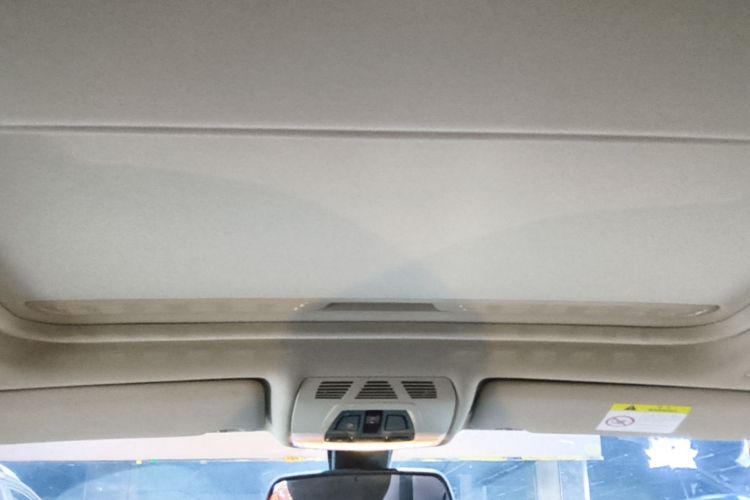 BMW 3 Series 2019 car image #20