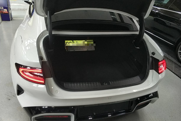 MI SU7 2024 immagine di auto #19