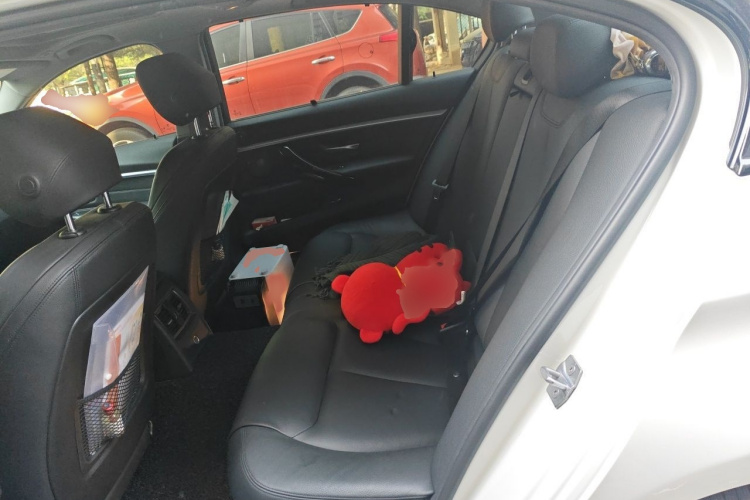 BMW 3 Series 2018 car image #14