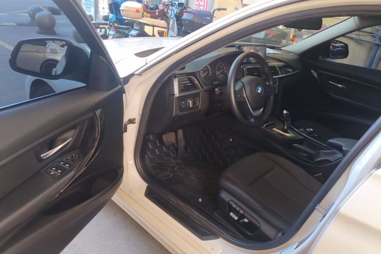 BMW 3 Series 2017 #12 BMW 3 Series 2017 car image #12