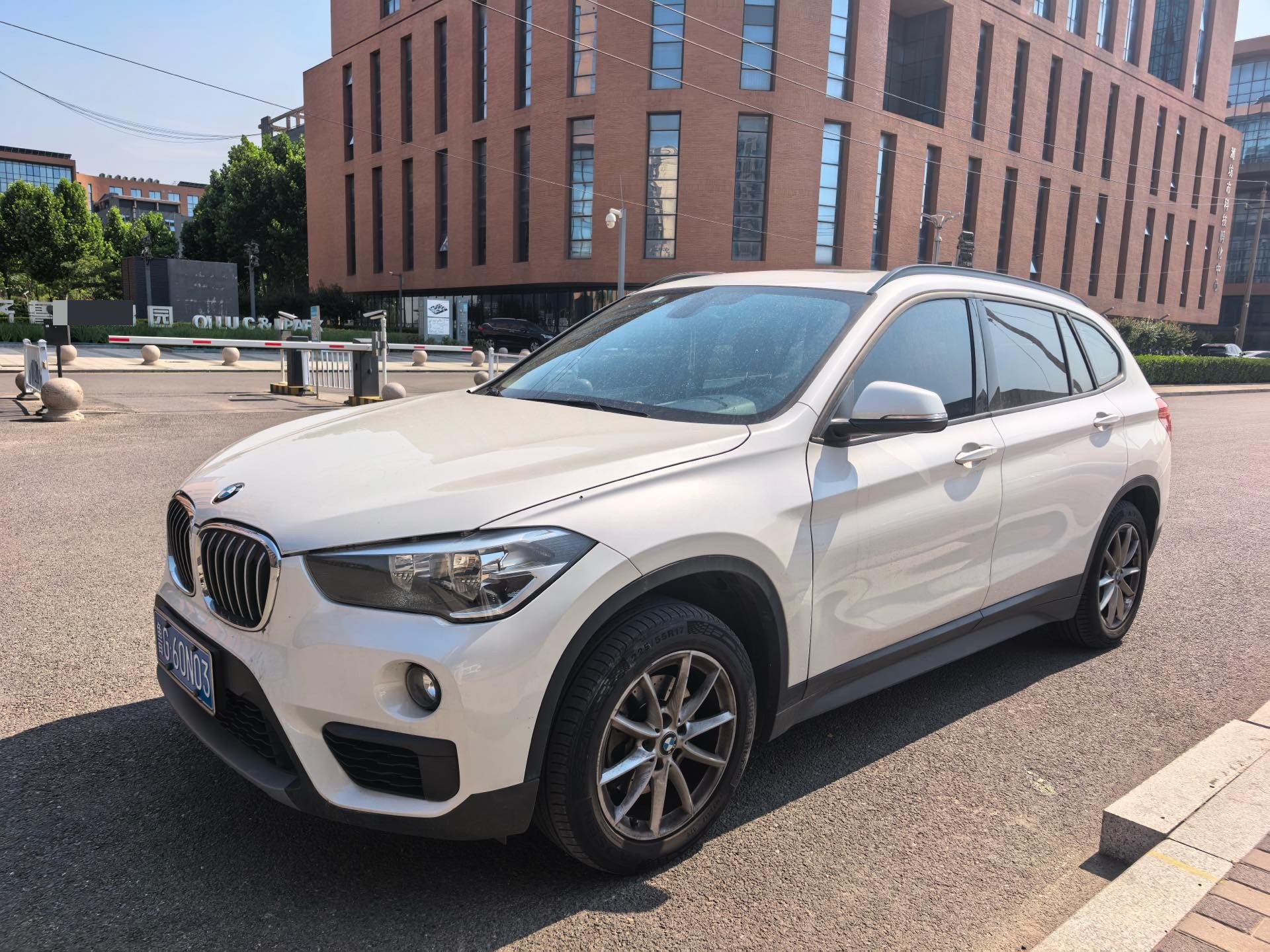 BMW X1 2018 BMW X1 2018 car image