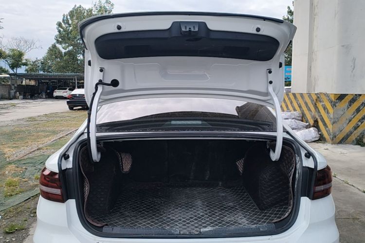 Volkswagen Lavida 2024 car image #19