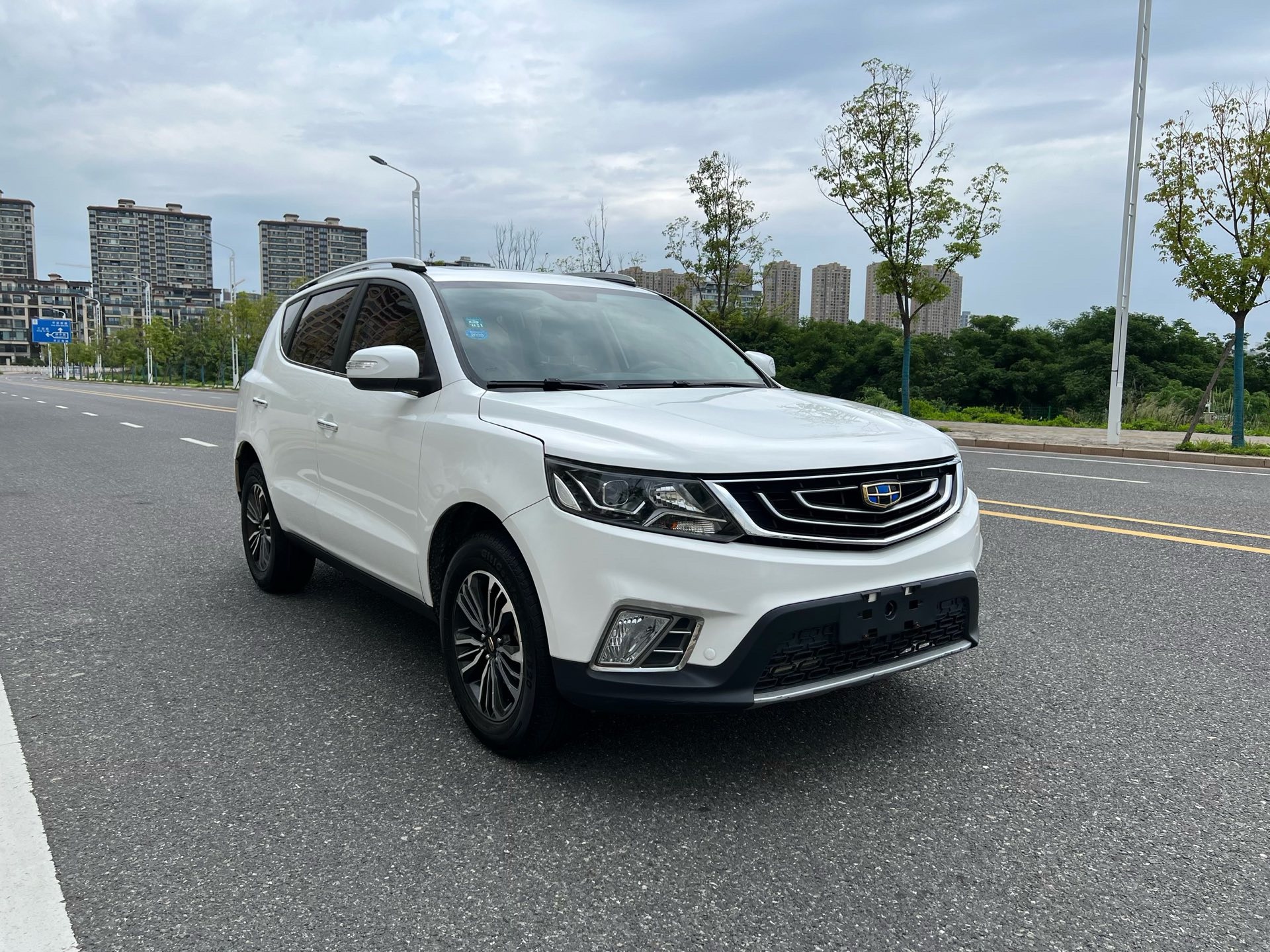 GEELY Vision X6 2017 car image #2