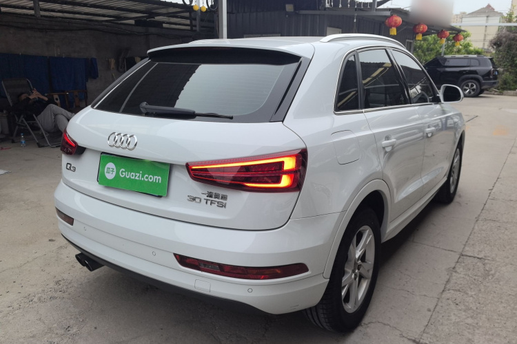 Audi Q3 2018 car image #9