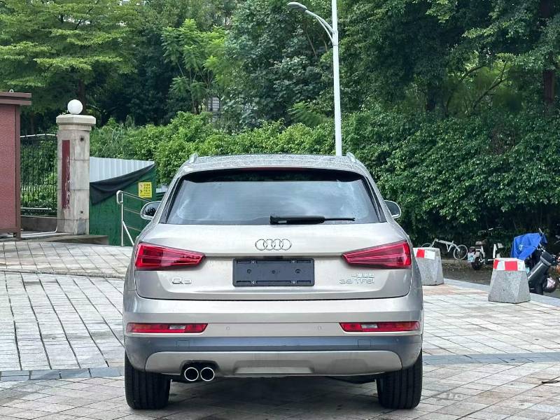 Audi Q3 2018 car image #5