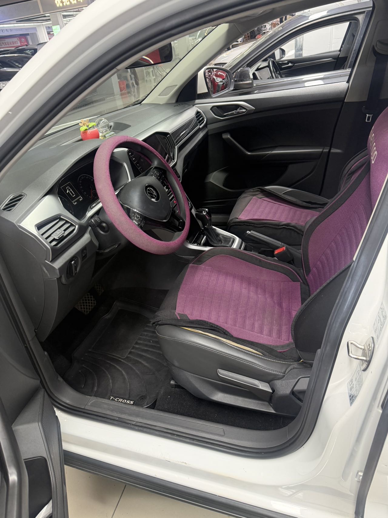 Volkswagen T-Cross 2021 #2 Volkswagen T-Cross 2021 car image #2