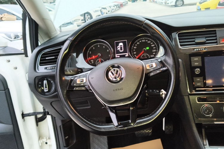 Volkswagen Golf 2019 #11 Volkswagen Golf 2019 صورة سيارة #11