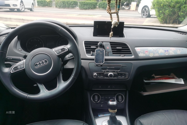 Audi Q3 2019 car image #11